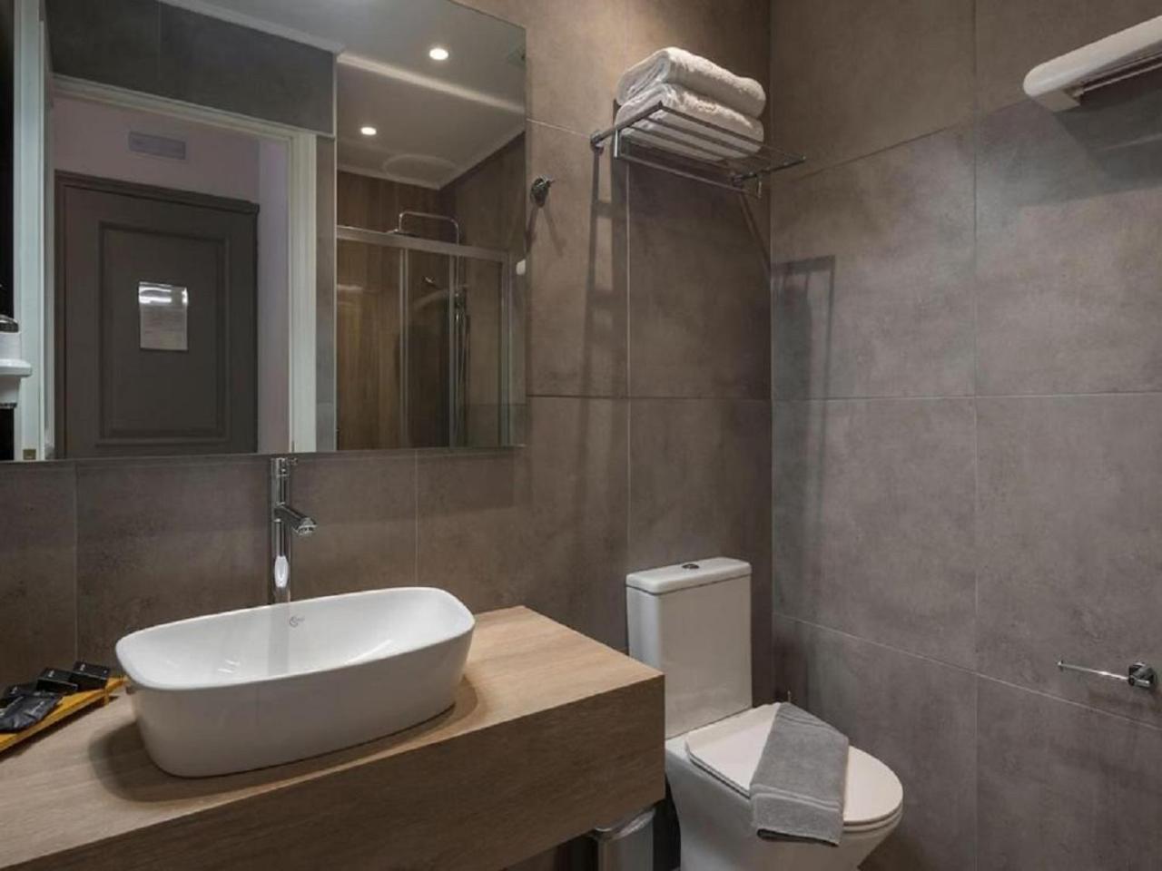 Hotel Linda Suites Near International Airport By La Casa Nuova Delhi Esterno foto
