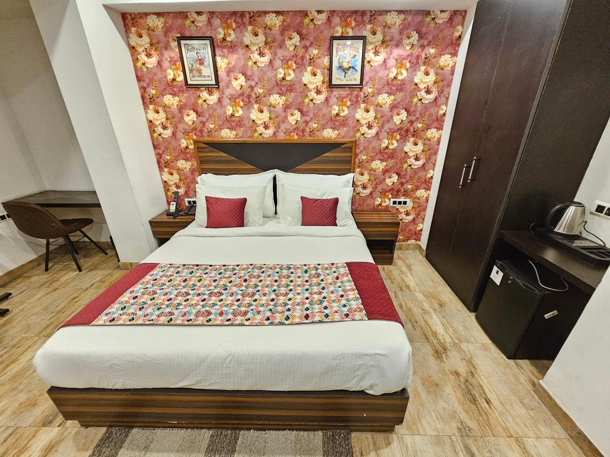 Hotel Linda Suites Near International Airport By La Casa Nuova Delhi Esterno foto